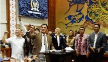 Wakil Ketua Baleg DPR RI Achmad Baidowi bersama Menteri Hukum dan HAM Supratman Andi Agtas dan Menteri Dalam Negeri RI sepakat mengesahkan Rancangan Undang-Undang (RUU) Pilkada yang digelar di Ruang Rapat Baleg, Gedung Nusantara I DPR RI, Senayan, Jakarta, Rabu, (21/8/2024). Foto : Devi/Andri