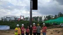 Tim lapangan representatif PINS dan CHT INFINITY mengawal dan memantau pemasangan Smart Pole di Sumbu Barat Istana Presiden