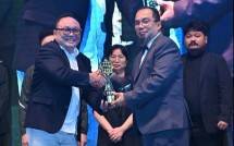 Sales Director Fortress, Hens Sumarauw mewakili perusahaan menerima penghargaan Building & Safety Security Awards&nbsp;dalam gelaran IBT 2024