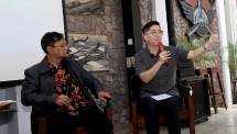 (Dari kiri ke kanan) Kepala Laboratorium Teknologi Polimer dan Membran, Institut Teknologi Bandung (ITB), Ir. Akhmad Zainal Abidin, M.Sc. Ph.D dan Dokter Spesialis Penyakit Dalam, Spesialis Metabolisme dan Endokrinologi Dr. dr. Laurentius Aswin Pramono, M.Epid, SpPD-KEMD