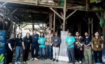 Plastic Bank menyambut ESTA Corporations dalam kunjungannya ke komunitas pengumpul plastik di Rajeg, Tangerang. 