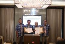 Direktur Wholesale & International Service Telkom Bogi Witjaksono (Paling Kiri), Direktur Utama Telin Budi Satria Dharma Purba (Kedua dari Kiri), Director & Chief Business Officer Indosat Ooredoo Hutchison Muhammad Buldansyah (Kedua dari Kanan), dan SVP Head of Wholesale and Carrier Account Indosat Nicholas Soo