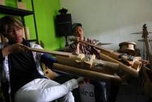 Pengrajin alat musik binaan BRI