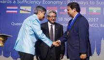 Menteri Perindustrian Airlangga Hartarto menerima penganugerahan AFEO Distinguished Honorary Fellow yang diserahkan oleh Chairman Asean Federation Engineering Organization (AFEO) di Bangkok, Thailand, Sabtu (18/11). 