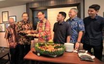 Sekretaris Kemenkop dan UKM, Agus Muharram, Hiramsyah S Thalib (Pengawas Kolega Co-Working Space), Rafi Hiramsyah dan Adli Sudjatmiko (keduanya co-founder dan CEO (Kolega Co-Working Space)