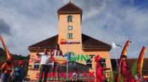 Daniel Whitehouse Berhasil Meraih Podium Pertama Tour de Singkarak 2017 Etape Kedua (Foto:facebook.com/kemenpar)