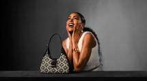 Taraji P. Henson bersama salah satu tas koleksi Kate Spade New York Fall 2024.