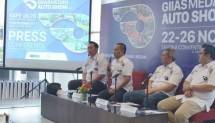 (Ki Ka) Bp Yusuf Karim Ungsi (Project Director GIIAS Roadshow 2017), Bp Kukuh Kumara Sekretaris Jendral GAIKINDO, Bp Eddi Sumedi (Sekretaris I GAIKINDO), Bp Andy Wismarsyah (Presiden Direktur Amara Group)
