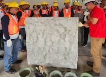Instruktur Memberikan Penjelasan Langsung Kepada Para Peserta Pelatihan Sertifikasi Mandor Pintar Institute