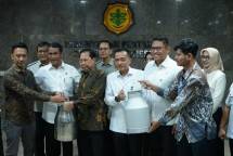 Mentan Amran Berhasil Mediasi Peternak Sapi Perah dan Industri Pengolahan Susu