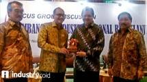 Menperin Airlangga Hartarto bersama Ketum KADIN Rosan P Roeslani dalam acara FGD KADIN (Heriyanto/INDUSTRY.co.id)