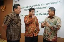 Wholesale Banking Director Mandiri Syariah Kusman Yandi paling kanan. (Foto Antara)