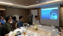 Director Hybrid Infrastructure Services Business Multipolar Technology Yohan Gunawan sedang menjelaskan tentang dua solusi canggih yang dapat membantu perusahaan terhindar dari sanksi UU PDP kepada peserta seminar _&ldquo;Bridging Data Governance and Compliance with Microsoft Purview&rdquo;_ yang diselenggarakan oleh PT Multipolar Technology Tbk ( MLPT) di Jakarta belum lama ini.