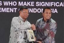 Prof. Nurdin Halid Dianugerahi Tokoh Inspiratif Koperasi oleh KAHMI