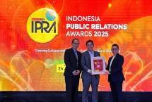 BRI Insurance saat menerima penghargaan
