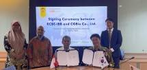 [Photo] Hyun-Seung Yu, CEO CGBio (kedua dari kanan) dan Eric Aoh, Kepala Bisnis CGBio Indonesia (kanan) berfoto bersama pejabat Lembaga Penelitian Teknik Biomedis Universitas Indonesia dalam acara penandatanganan perjanjian kerja sama industri-akademisi. 