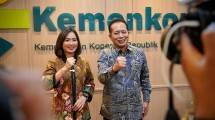 Wamenkop Ferry Juliantono bersama Wamenpar Ni Luh Puspa