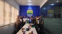 Lembaga amil zakat nasional (Laznas) Dompet Dhuafa melakukan kunjungan dan audiensi dengan PERSIB Bandung pada Jumat, (7/2/2025) di Graha PERSIB, Jalan Sulanjana No. 17, Kota Bandung.