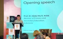 Menteri Pendidikan Dasar dan Menengah (Mendikdasmen), Abdul Mu'ti berpidato di acara Cambridge English Asia-Pacific Leadership Summit 2025.