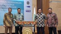 Dirjen Industri Agro Kemenperin, Putu Juli Ardika bersama Ketua Umum HIMKI, Abdul Sobur berserta jajaran pengurus HIMKI saat membuka Rakernas HIMKI 2025