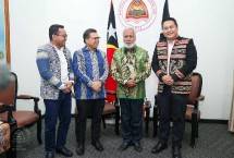 (Dari kiri ke kanan) VP Finance Business Partner Timor-Leste Dedy Edward, Duta Besar Indonesia untuk Timor-Leste Okto Dorinus Manik, Perdana Menteri Timor-Leste Kay Rala Xanana Gusm&atilde;o, dan CEO Telkomcel Benedictus Ardiyanto Priyo.