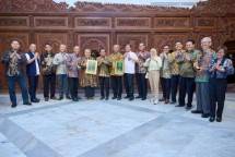 SIG dan anak usahanya berhasil meraih dua Green Leadership, tiga PROPER Emas dan lima PROPER Hijau pada ajang penghargaan PROPER tahun 2024 di Sasono Langen Budoyo, Taman Mini Indonesia Indah, Jakarta, Senin (24/2/2025).