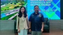 Direktur Eksekutif KIK Juliani Kusumaningrum bersama Kepala Administrator KEK Kendal, Tjertja Karja Adil