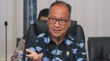Menteri Perindustrian Agus Gumiwang Kartasasmita