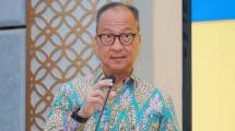  Menteri Perindustrian Agus Gumiwang Kartasasmita