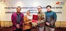 Direktur Marketing AdMedika Muhammad Nasrun Ihsan (paling kiri), CEO AdMedika Dian Prambini (kedua dari kiri), Head of Group Insurance Division Great Eastern Life Indonesia Daniel Herjun Putranto (kedua dari kanan), dan Head of Operations Division Great Eastern Life Indonesia dr. Steven Setiawan (paling kanan) saat meresmikan kerjasama AdClaim antara Admedika dan Great Eastern Life Indonesia