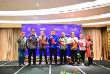 (Dari Kiri ke Kanan) EVP DSS Telkom Dedy Mardhianto, EVP Treg 4 Rachmad Dwi Hartanto, Kadiv IT Bank Kalbar Abdurahim Fiqry, Direktur Operasional Bank Kalsel Toni Darmawan, Kadep Operasional IT Bank Kalteng Irawan, Kadep IT Bank Kaltimtara Oska Yoris, Head Digital Business Bank DKI Yesti, Dirut Telkom Sigma Dwi Sulistiani saat acara workshop produk dan layanan Telkom 