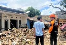 Caption foto: Dampak kerusakan yang diakibatkan oleh Banjir dan tanah longsor di Sukabumi, Jawa Barat.