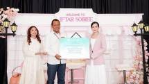 Simbolik Penyerahan Donasi bersama Brand Ambassador barenbliss Beby Tsabina