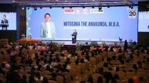 Ketua Yayasan Yehonala, Mitosima The Anakunda, M.B.A., pada perayaan ulang tahun ke-19 Sekolah Yehonala