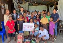 Penyerahan bantuan Telkom Akses kepada panti asuhan Yayasan Generasi Pembawa Terang Kehidupan, beberapa waktu yang lalu. 
