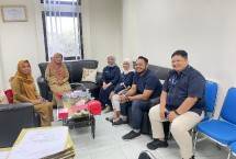 Perwakilan dari Cazbox White Label by Metranet saat melakukan kunjungan ke kantor Dinas Sosial, Pemberdayaan Perempuan, Perlindungan Anak, Pengendalian Penduduk, dan Keluarga Berencana (P3AP2KB) Kabupaten Kudus, beberapa waktu yang lalu.