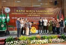 Menteri PPN/Kepala Bappenas Janji Jadi Jembatan Persoalan Lahan Sawit di Rakernas APKASINDO