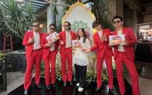Katria Arintya Anindyantari - Head of Marketing Noodle Category WINGS Group Indonesia bersama The Changcuters, Brand Ambassador Mie Sedaap.