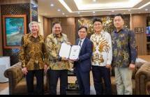 Menteri Koordinator Bidang Perekonomian Airlangga Hartarto menerima kunjungan EVP & President of Advanced Materials Company LG Chem Dong Choon Kim beserta delegasi, di Kantor Kemenko Perekonomian, beberapa waktu lalu.