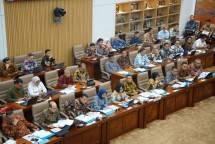 DIreksi ID FOOD Group saat mengahdiri Rapat Dengar Pendapat (RDP) Komisi VI DPR RI, Senin, (24/03/2025), di Senayan, Jakarta. Dalam kesempatan tersebut disampaikan Roadmap perusahaan 2024-2029 serta capaian kinerja keuangan ID FOOD yang berhasil mencatatakan penurunan utang hampir Rp 1 triliun dari tahun 2023 hingga Februari 2025.