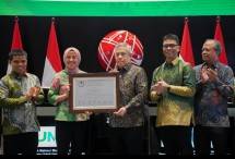 PT BUMA resmikan penerbitan dan pencatatan Sukuk perdananya, Sukuk Ijarah I BUMA Tahun 2025 senilai Rp2 triliun dengan membunyikan lonceng pembukaan (ring the bell) di Bursa Efek Indonesia (BEI).