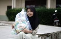 Kolaborasi dompet Dhuafa bersama YOU berbagi paket sembako dan school kit untuk anak-anak yatim dhuafa.