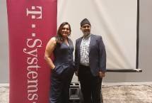 Bhuvaneswari GA, President Director, T-Systems Indonesia (kiri)
