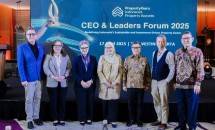 dari kiri: : Jules Kay, General Manager, PropertyGuru Asia Property Awards and Events; Marine Novita, Presiden Direktur MilikRumah.com; Vivin Harsanto, Executive Director/Head of Growth JLL Indonesia; Sri Haryati, Direktur Jenderal Perumahan Perkotaan; Rakhmat Yulianto, Direktur Pengembangan Promosi; Winston Lee, CEO & Co-Founder MilikRumah.com; Rio Kondo, Vice President Development Indonesia and Malaysia, ACCOR.