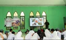 Lazuna Chicken bekerja sama dengan Dompet Dhuafa Sulsel dan Dompet Dhuafa Volunteer Sulsel menggelar pelatihan Sekolah Tanggap Bencana di SMA Negeri 19 Makassar.