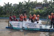 Aksi Bersih Sungai Ciliwung yang digelar Yayasan Wings Peduli.