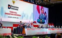 Presiden Prabowo Subianto memberikan arahan kepada pimpinan BUMN dalam acara Town Hall Danantara Indonesia 2025 di Jakarta Convention Center pada Senin, 28 April 2025. (Foto: BPMI Setpres) 