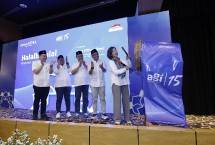 Direktur Astra sekaligus Ketua Dewan Pembina Yayasan Astra &ndash; Yayasan Amaliah Astra (YAA) Gita Tiffani Boer didampingi oleh Dewan Pengawas YAA Bapak Endro Wahyono, Bapak Agus Baskoro dan Bapak Ari Sutrisno dan Ketua Dewan Pengurus YAA Riza Deliansyah saat melakukan tabuh bedug pada acara Halalbihalal Grup Astra 2025 sebagai tanda dibukanya acara puncak Astra Gema Islami 2025