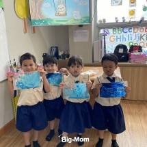 Anak-anak kecil sedang bersiap-siap untuk tampil pada PARENTALE Mom and Kids Expo 2025 di ICE BSD, Tangerang. (Foto: Humas Bigs Mom)