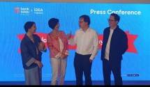 Kick off peluncuran program Solopreneur Academy 2025: (ki-ka) Fadhilah, Solopreuner Ambassador 2024, Angela Lew Dermawan, Chief Digital Business Officer Bank Saqu, Deputi Bidang Koordinasi Pemberdayaan Ekonomi Masyarakat dan Perlindungan Pekerja Migran Kemenko Bidang Pemberdayaan Masyarakat Leontinus Alpha Edison, Co-Chair IdeaFest, Ben Soebiakto.